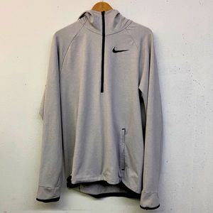Nice Nike jacket. Lightweight but extremely warm.